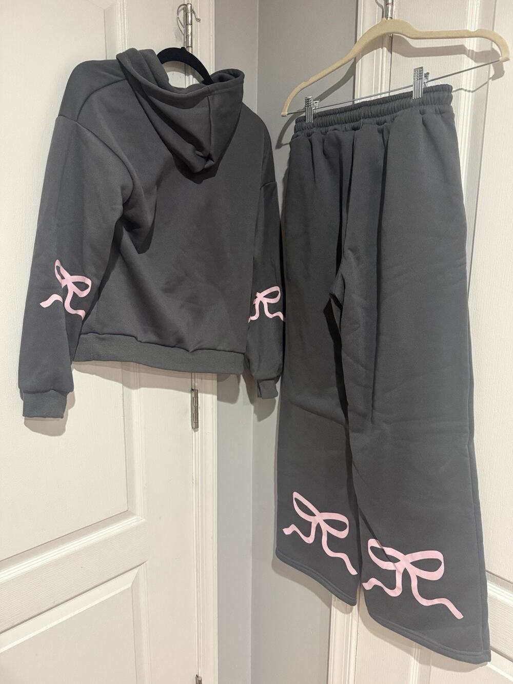 New Two Piece Sweat Suit Set Gray With Cute Pink Bow Decals Size Small